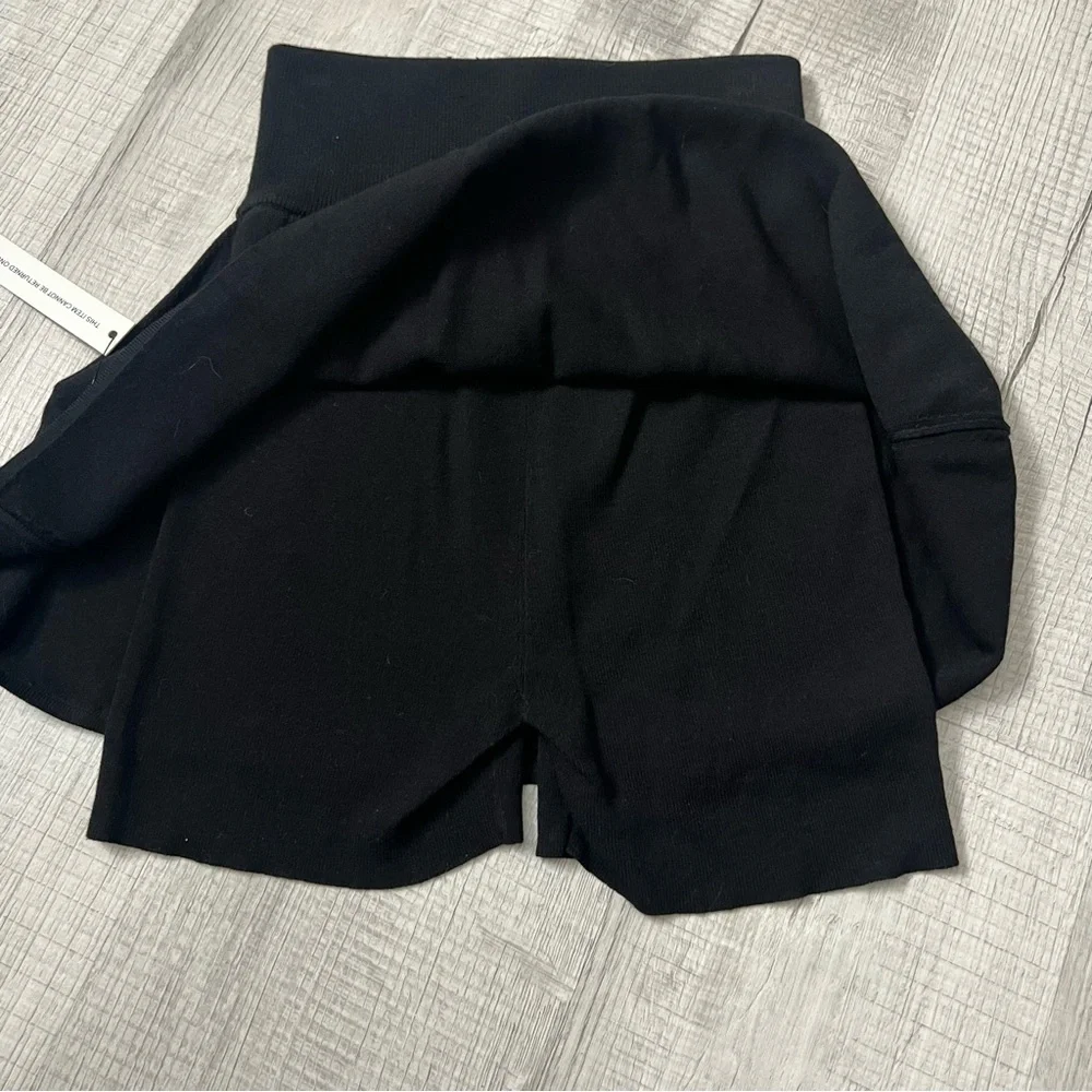 NEW URBAN SOPHISTICATION Cher Skort Feeels Hot Black Size Small